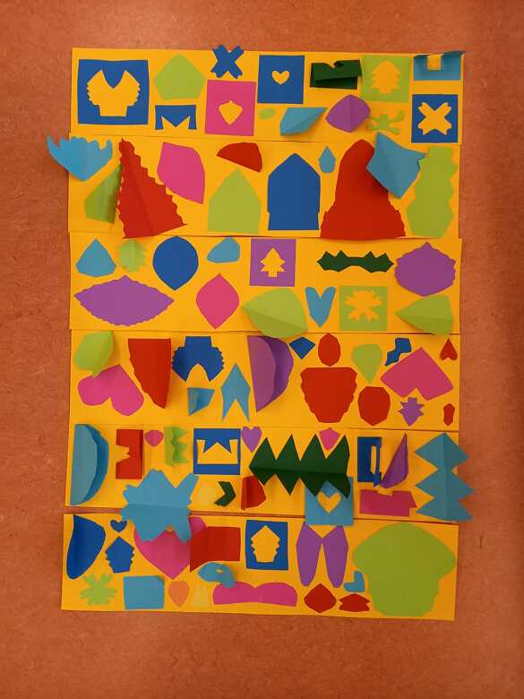 Bunte Faltschnitte sind aufgeklebt