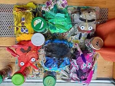 Verschiedene Farbenmonster auf einmal