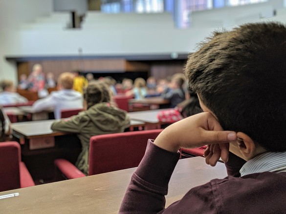 Atakan denkt &uuml;ber das Grundgesetz nach