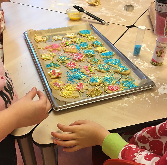 Aus dem Ofen Keksduft, in unserer Klasse erf&uuml;llt die Luft.