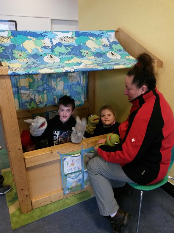 Die 2b in der Stadtbibliothek