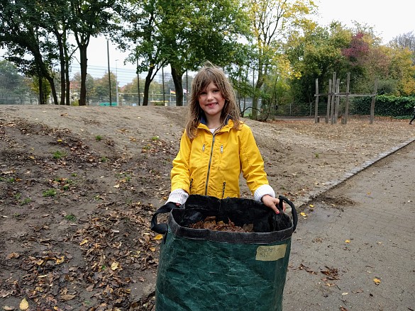 Auch Luise packt mit an