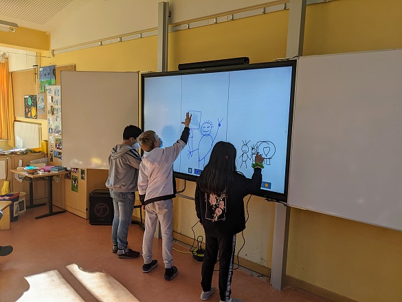 Die 4c spielt Team-Montagsmalen...