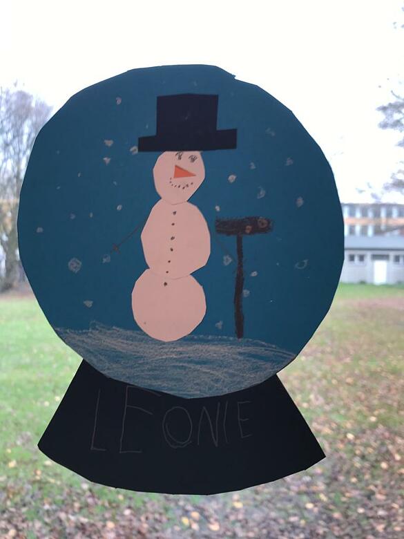 Schneemann am Fenster