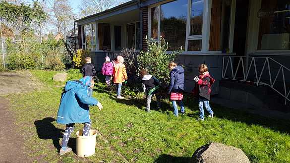 Die 1c pflanzt Fr&uuml;hbl&uuml;her