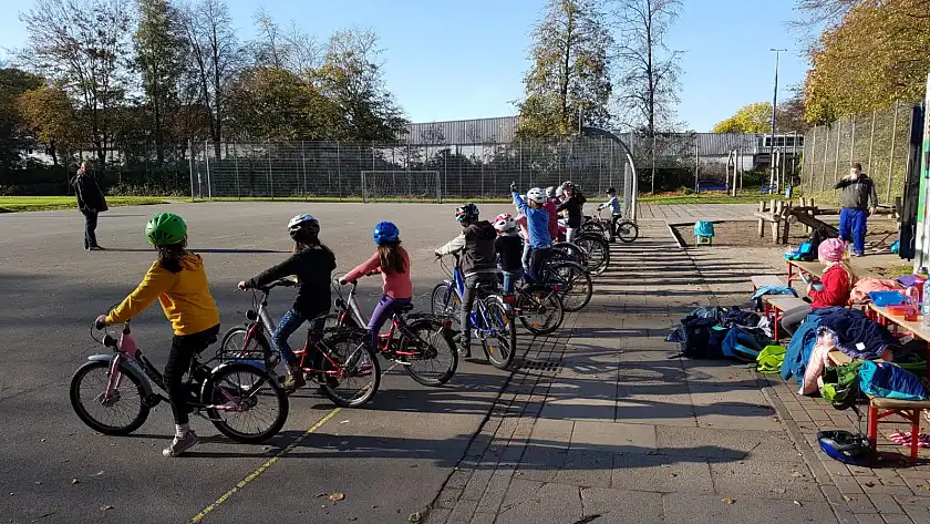 Auf dem Verkehrs&uuml;bungsplatz