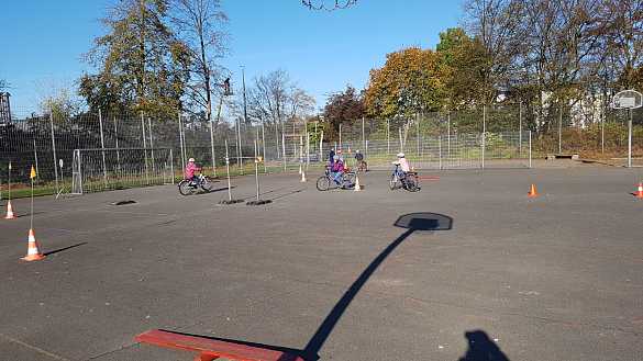Auf dem Verkehrs&uuml;bungsplatz